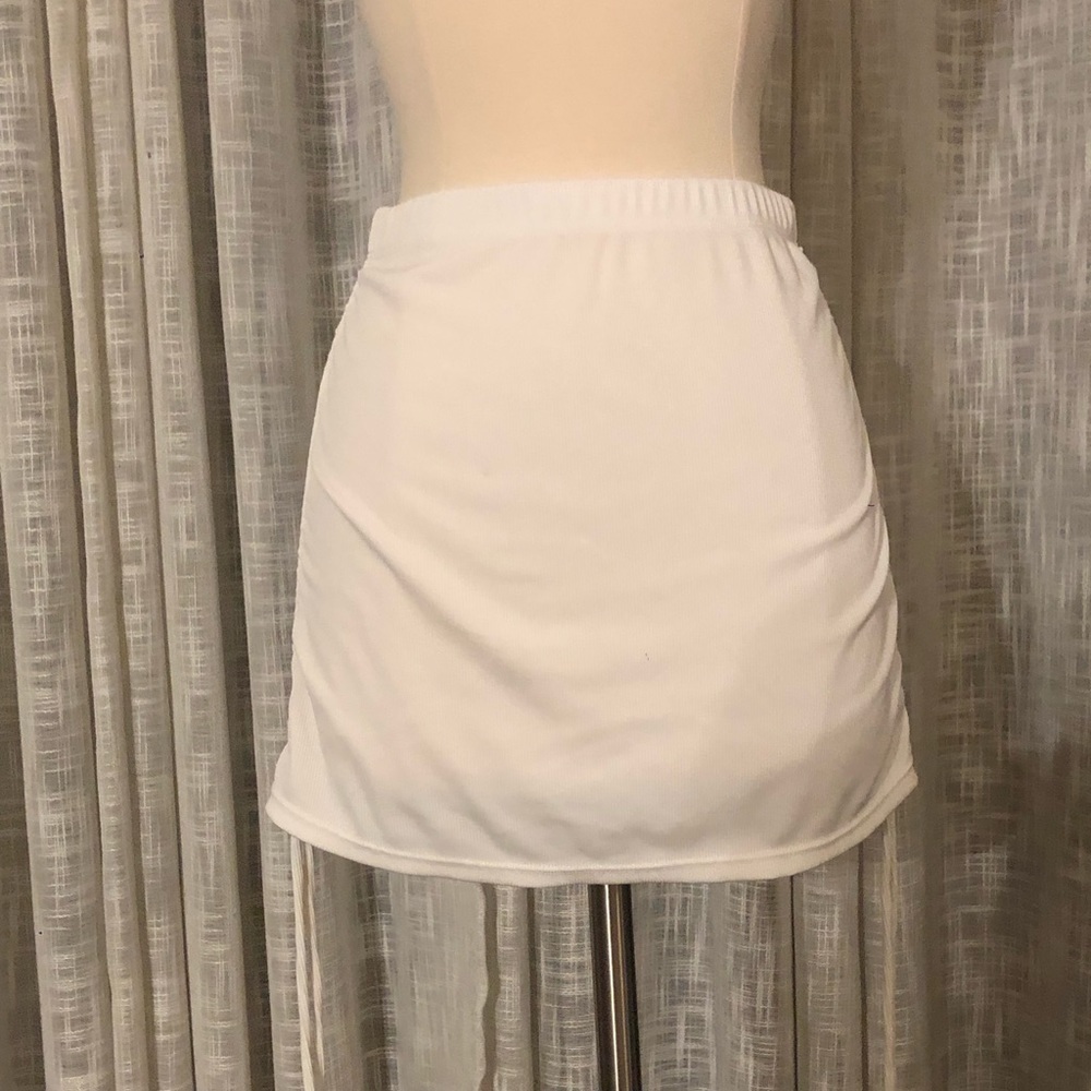 Cute white skirt!